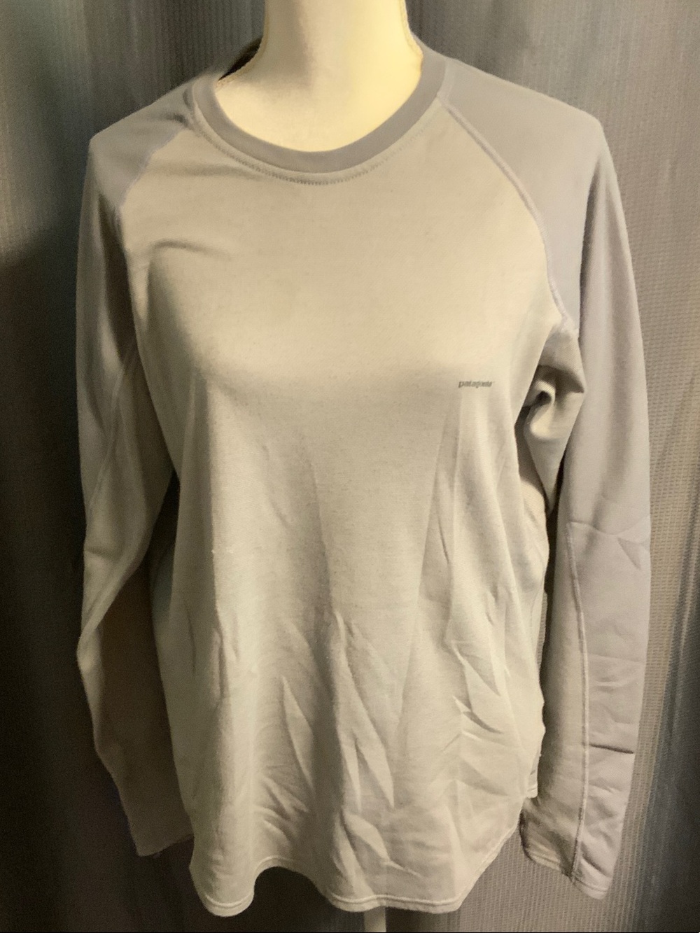 Patagonia Light Gray Long Sleeve Crewneck Sweatshirt